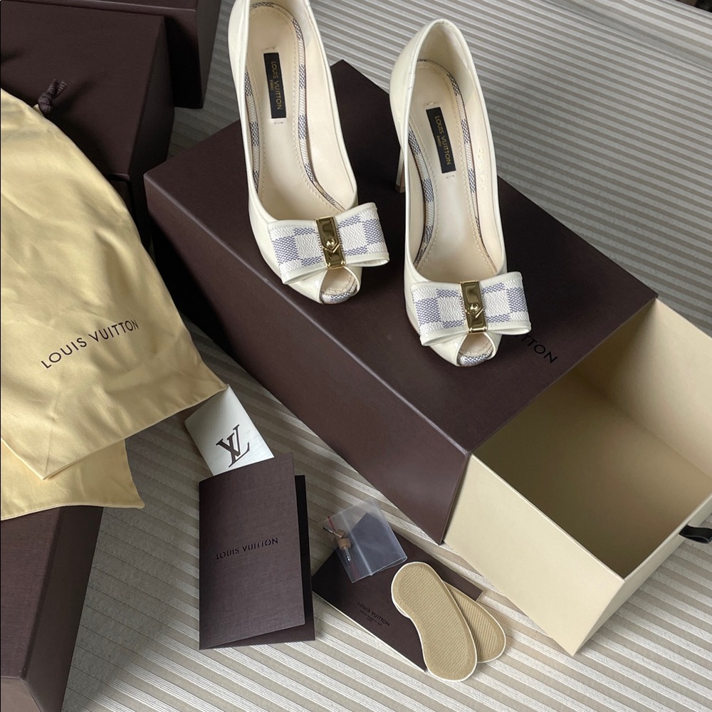 Louis Vuitton Valentine Cream Patent Leather Peep Toe Heels with Bow